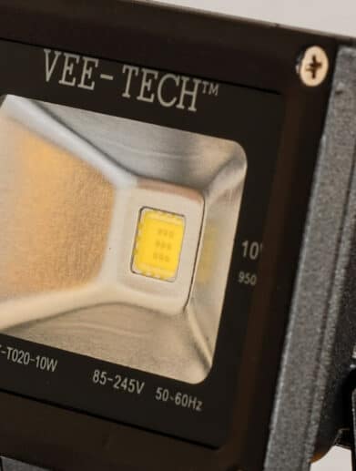 Le guide complet des projecteurs LED solaires : comment choisir le bon et en profiter pleinement ?