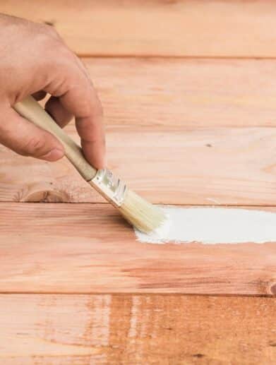 La colle néoprène, solution efficace pour les meubles en bois