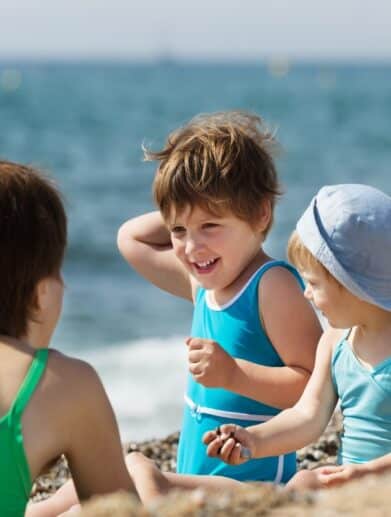 Protéger vos enfants du soleil à la plage